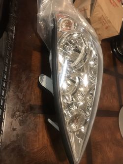 Toyota Camry le 2006 brand new driver side headlight