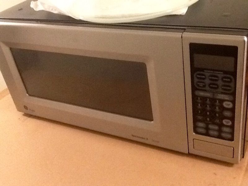 GE Profile Stainless Steel Spacemaker Microwave Oven 800 watts