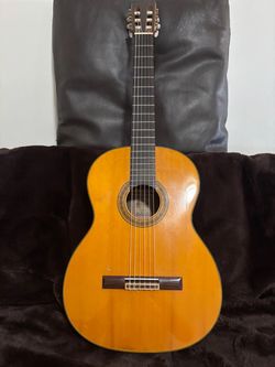 Classical Acoustic Guitar Natural Finish