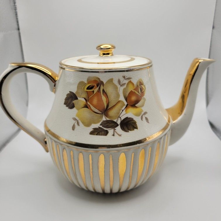 Vintage Arthur Wood Yellow Roses Teapot Ribbed Gold Trim #5055 England 5.5"