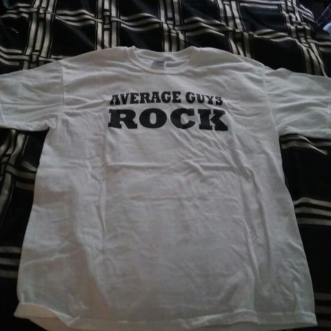 Average guy rocks t-shirt