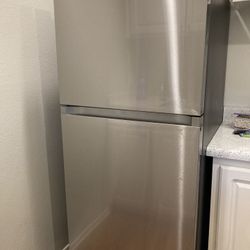 Samsung Refrigerator (Model: RT18M6215SRAA)