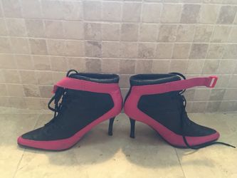 Black & fuchsia bootie size 11 $5