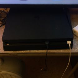 PS4 Slim 