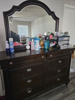 Dresser With Mirror
