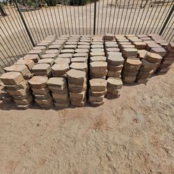 490 Retaining Wall Blocks - Tan & Red