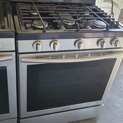 Samsung Gas Stove W/Convention Oven 