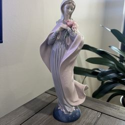 Lladro Limited Collection Figurine - Our Lady with Flowers