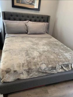 LOCATED IN LOS ANGELES CA BRAND NEW QUEEN BED FOR ONLY $300 MATTRESS INCLUDED 💥 $20 DELIVERY 💥NO SET UP💥 • We do not assemble • Brand new in bo