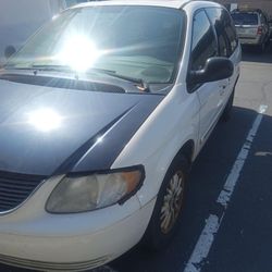 2004 Chrysler Town & Country