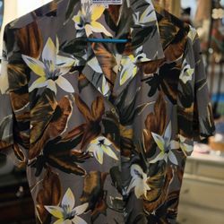 WT# 1083 Women's Medium Westbound Petites Short Sleeve  Button  Front Blouse 