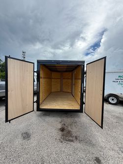 Trailer enclosed 6 x 10 polycore 0.80 Yellowstone really good