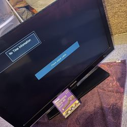 Samsung 40 Inch  LCD HDTV ( Roku Included )