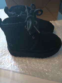 UGG'S Kid Boys Size 7 $25