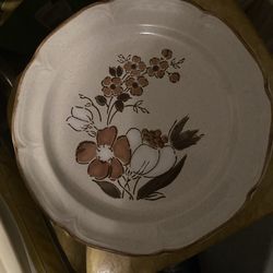 9 vintage dishes mint