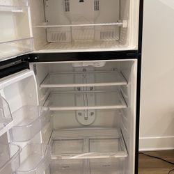 Black Kenmore fridge 