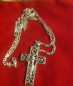 Sterling silver crucifix 925stamped 24inches chain