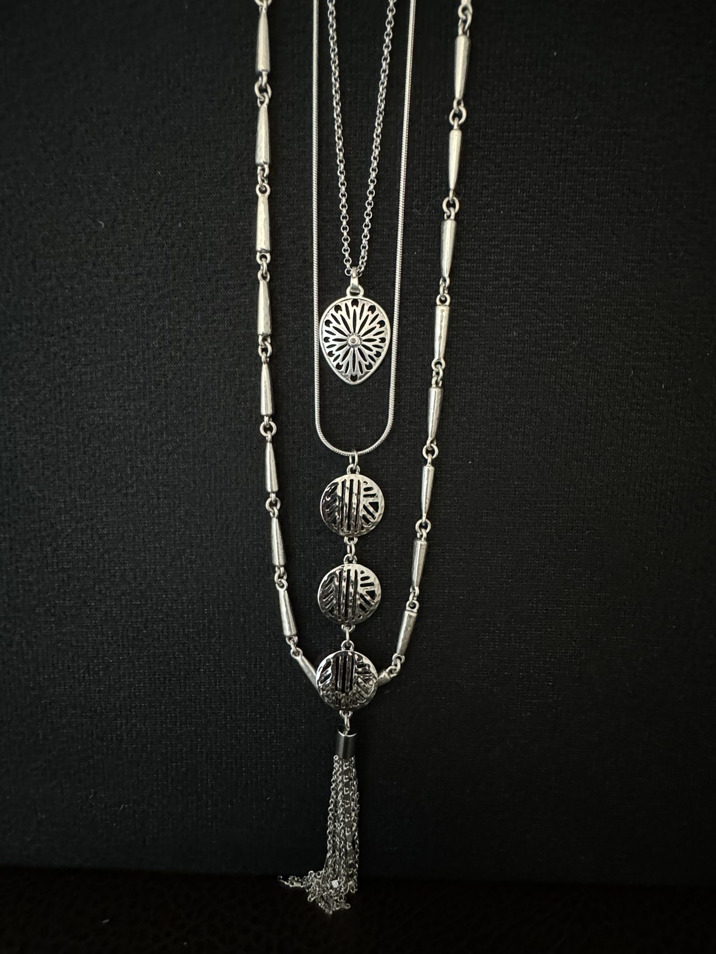 Chic Silver Pendant Necklace 