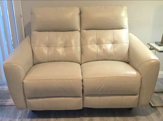 🛋️ Genuine Leather Power Reclining Loveseat with USB Ports – Excellent Condition