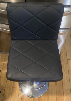 leather diamond-stitch swivel seat