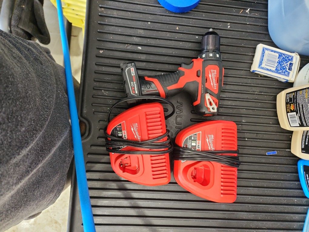 Milwaukee Drill + 2 Chargers 