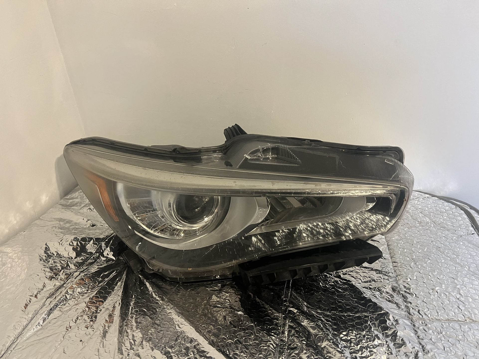 Infiniti Q50 Passenger Side Headlight