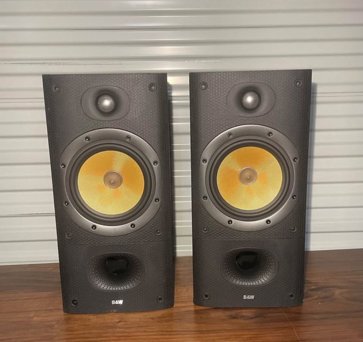 B&W Bowers & Wilkins #DM602 S3 Speakers