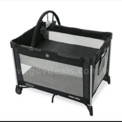 Graco Pack n Play On The Go 