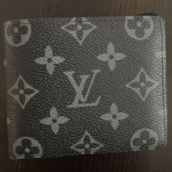 LV WALLET brand New Box And Everything 