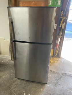 Clean GE fridge