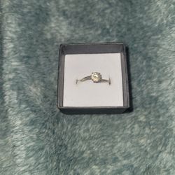 14k White GOLD Ring
