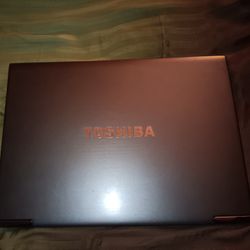 Slim TOSHIBA I7 Laptop With accessories