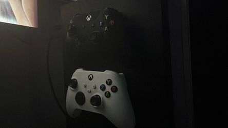 XBOX WITH 2 controllers