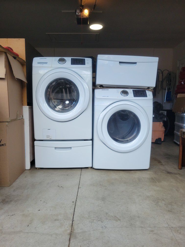 Samsung Washer and Dryer With Pedastals