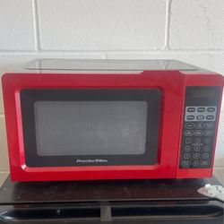 Microwave Red 0.7 Cu Ft
