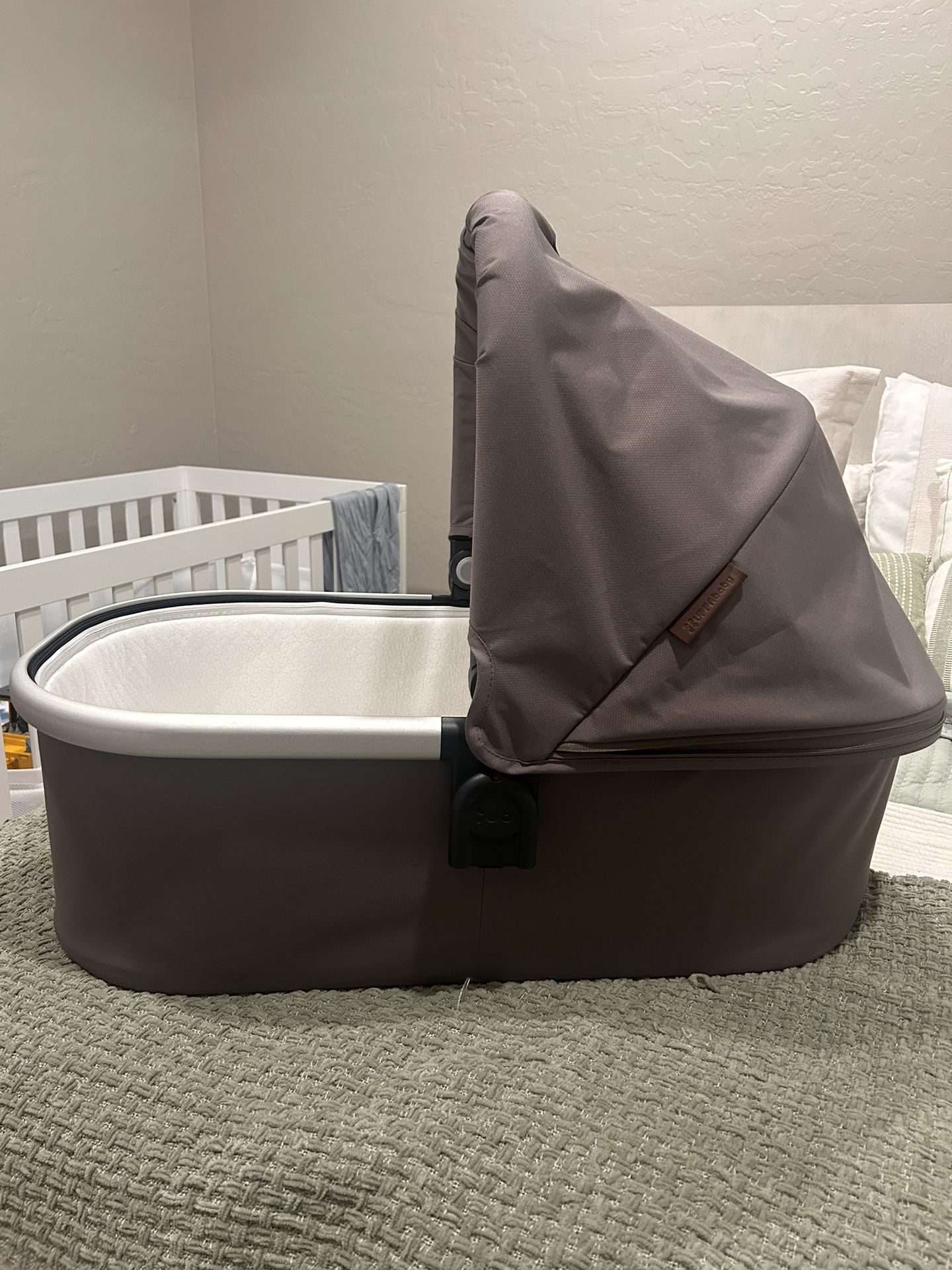 Uppababy Bassinet V2 -Theo + Bassinet stand bundle