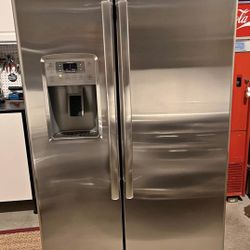 Refrigerator 