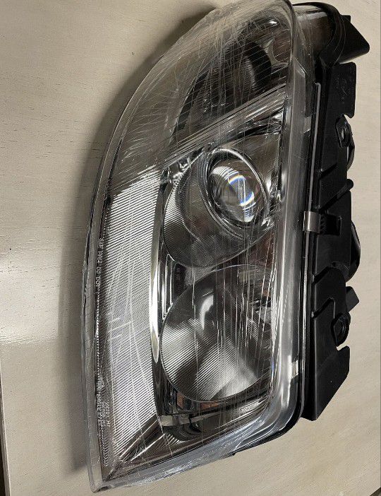 Eagle Eyes VK101-B001R Right & Left VL101-B001L Headlight Assembly For 01-05 Volkswagen Passat