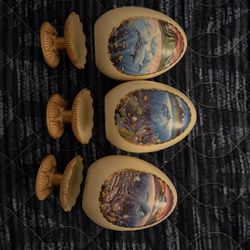 Beautiful Glass egg come with Little stands