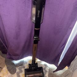 Shark Stratos Cordless Stick Vacuum. Used Works Great 