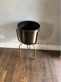 Metal 25" Planter On Tripod, Gunmetal/gold