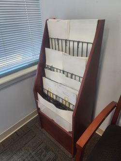 Flyer or magazine rack
