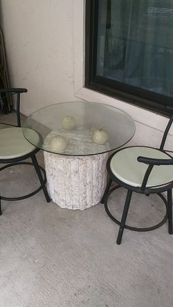 Table and shairs antig