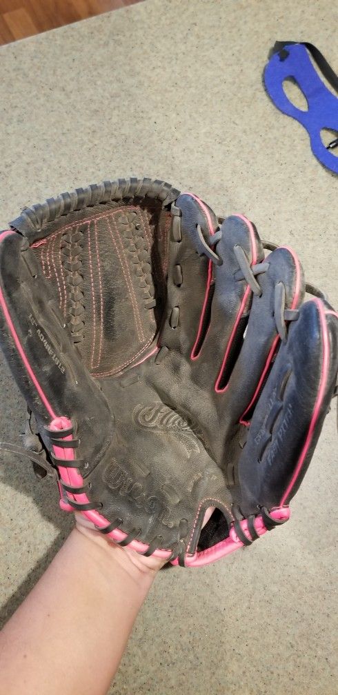 12 In Wilson Fastpitch Baseball Glove Broken In