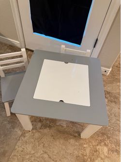 Kids table and chairs