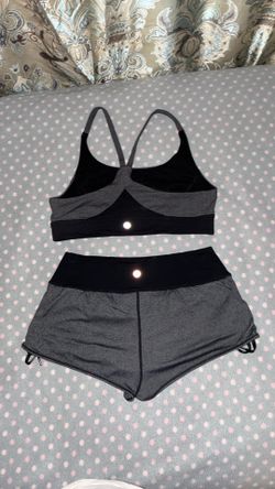 Lululemon $35.   Todo. O el shorts $25 y el top $15