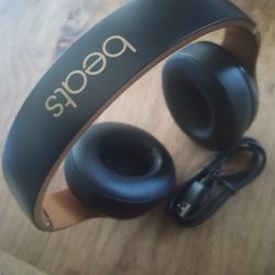 BEATS STUDIO3 HEADPHONES WIRELESS BLUETOOTH NOISE CANCELLING STEREOS 