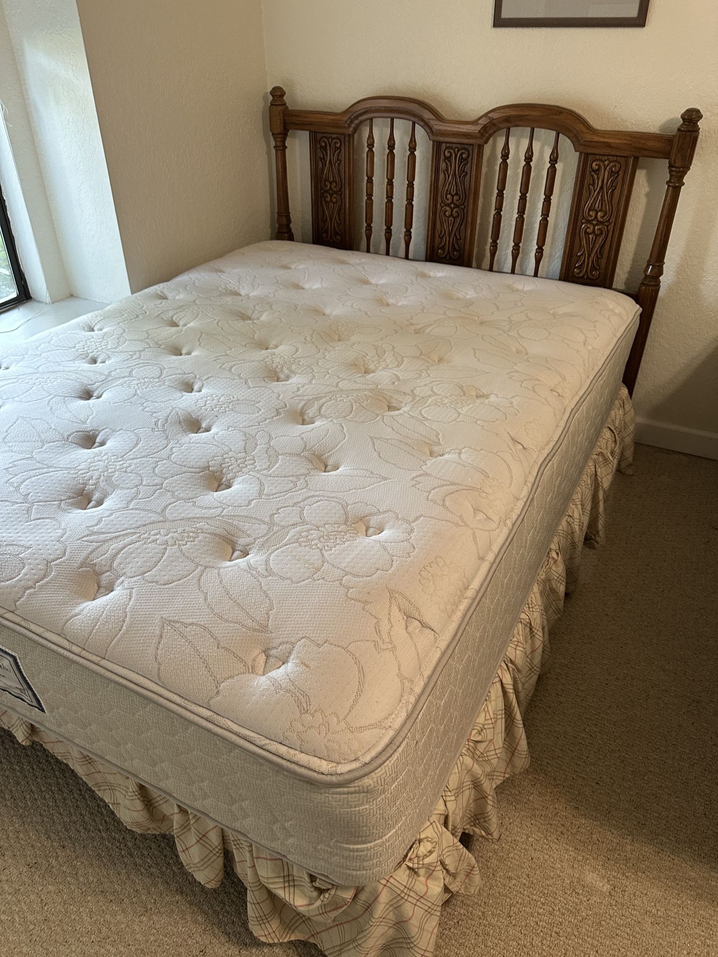 Solid Wood Mediterranean Bedroom Set. Very Clean!