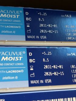 Acuvue Moist Contact Lenses -5.25 BC 8.5