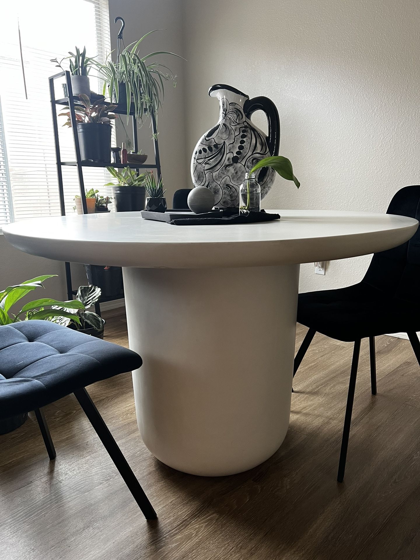 CB2 Lola Round Concrete Dining Table for Sale in Los Lunas NM